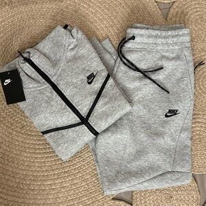 Nike Gray Tech Set